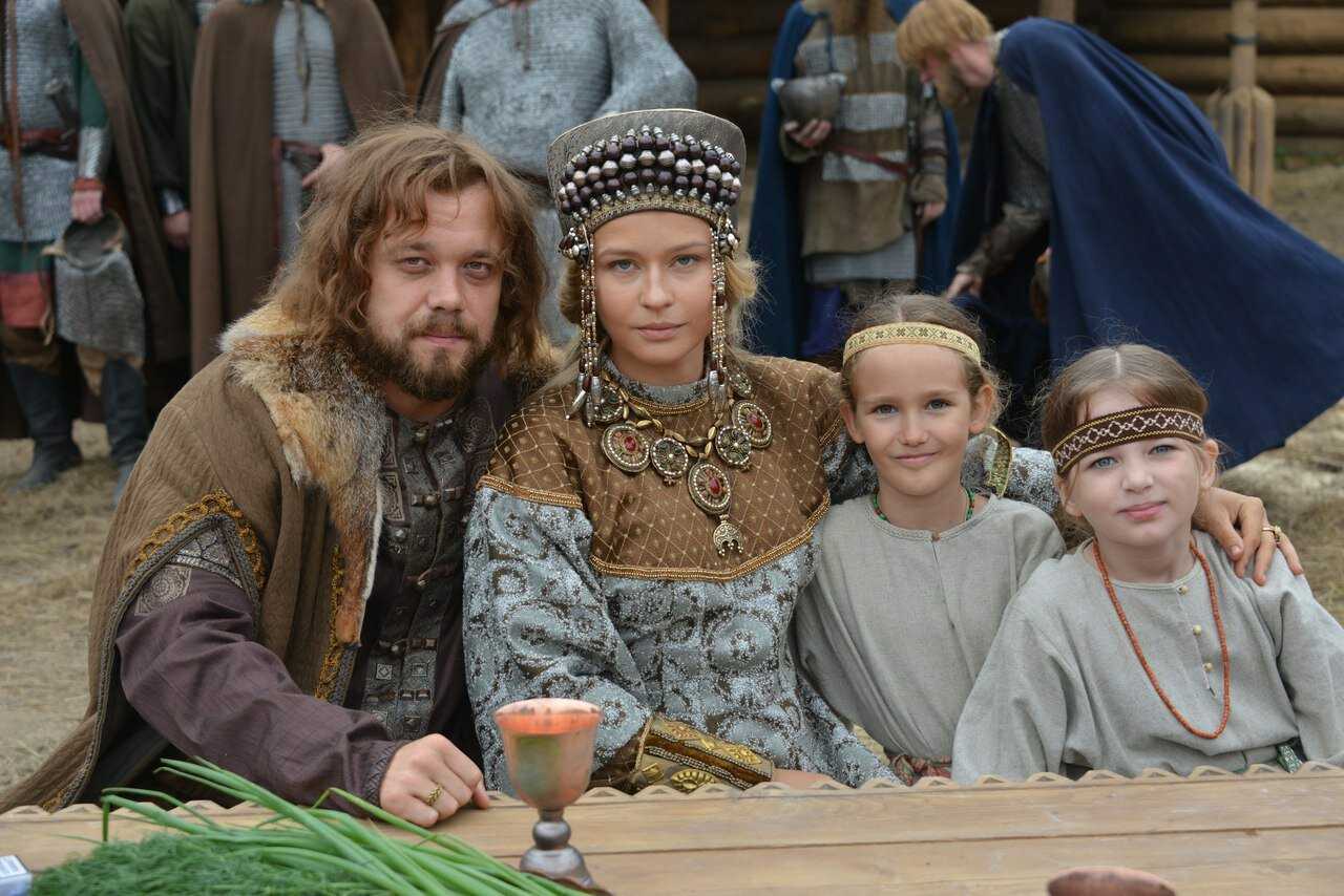 Дата выхода 2 сезона сериала и снова здравствуйте, сюжет и кадры, актеры и роли