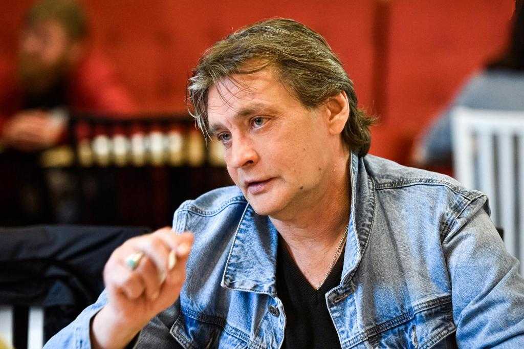 Александр домогаров: биография, личная жизнь, семья, жена, дети — фото